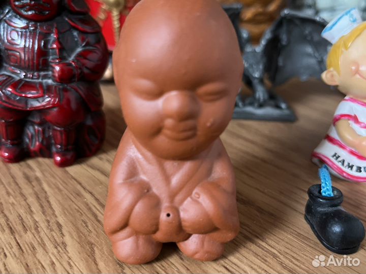 Фигурки и статуэтки из путешествий