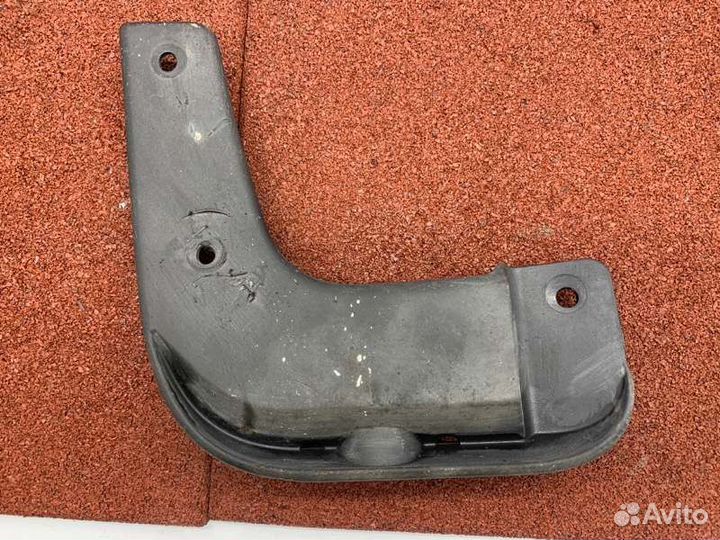 Брызговик передний правый Kia Rio 4 седан 1.4 G4LC