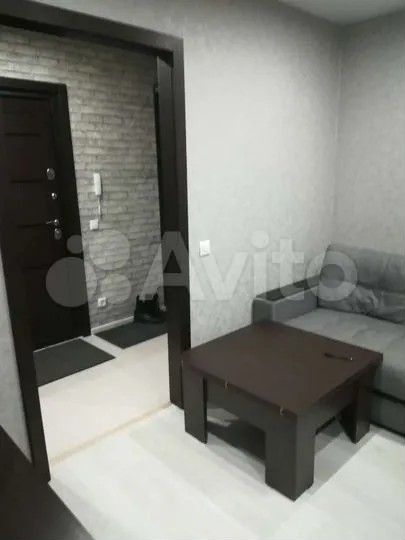 2-к. квартира, 43 м², 1/10 эт.