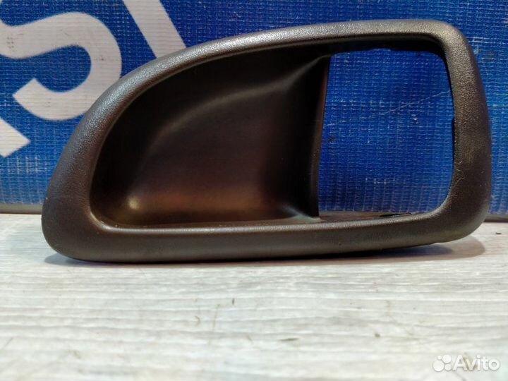 Накладка ручки двери правая Toyota Mark Ii GX90