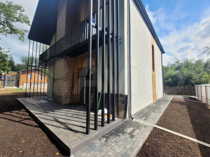 Дом 218 м² на участке 8,5 сот.