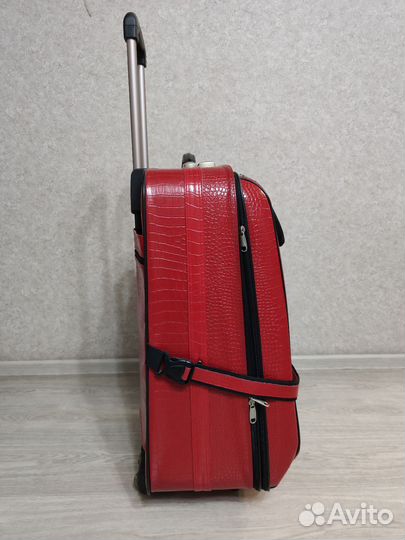 Чемодан на колесах большой