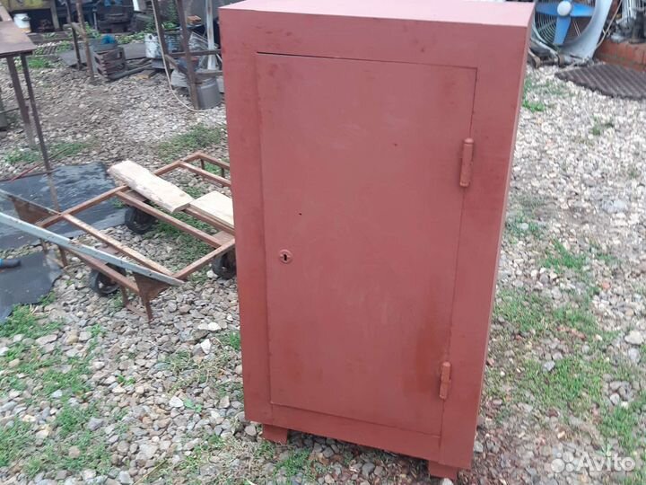 Сейф металлический