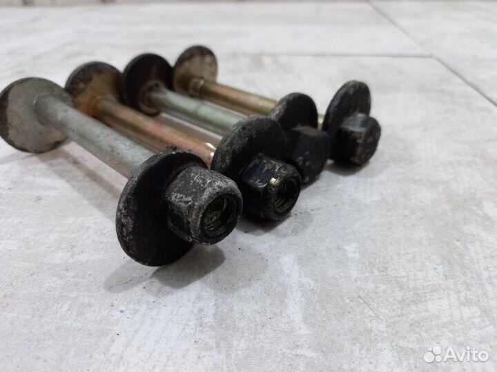 Болты развальные Mercedes E230 W124 102.982 1992