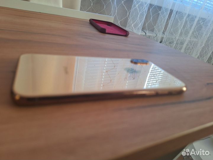 iPhone Xs, 64 ГБ
