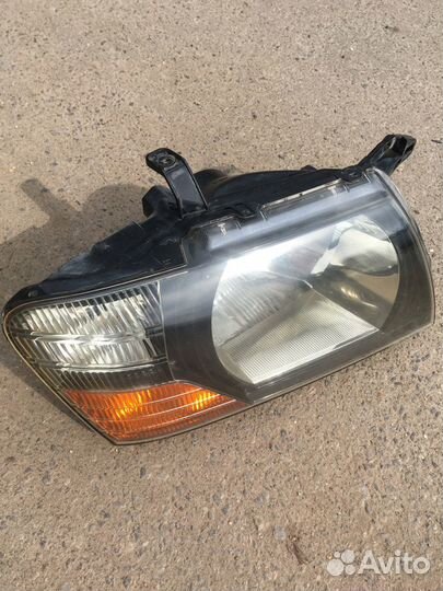 Mitsubishi Pajero 3 фара правая