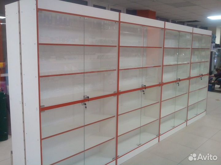 Витрины выставочные,торговое оборудование