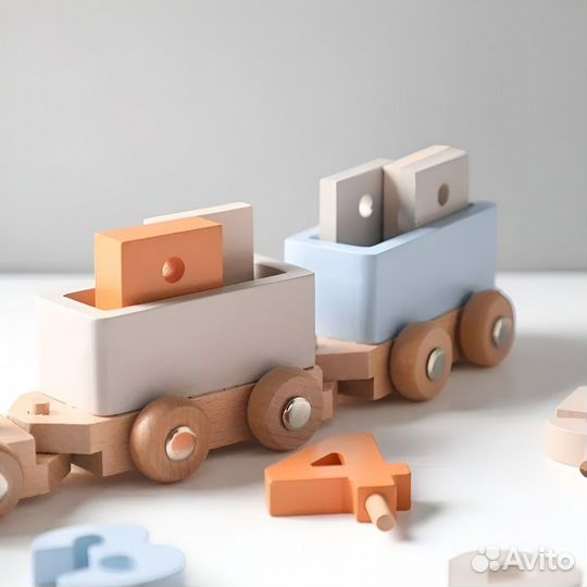 Паровозик деревянный