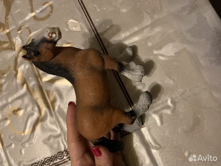 Фигурки лошадей