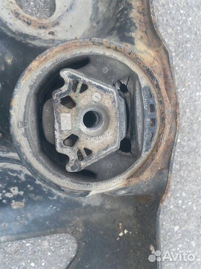 Подрамник передний Vw Jetta 2011