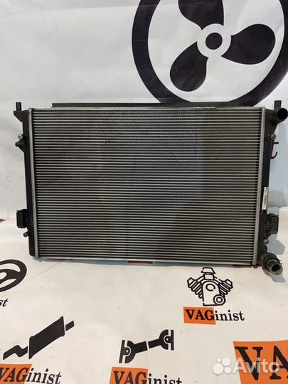Радиатор охлаждения двигателя Vw Passat B6 3.2