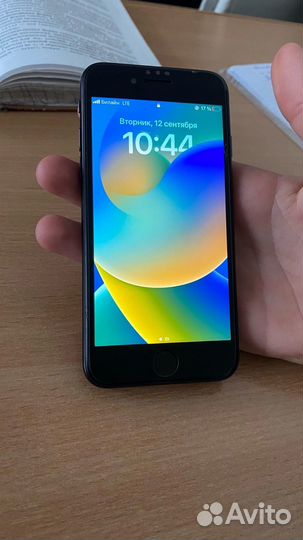 iPhone SE (2020), 64 ГБ
