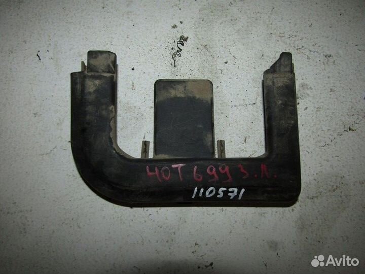 Крышка кронштейна сиденья Note (E11) 2006-2013