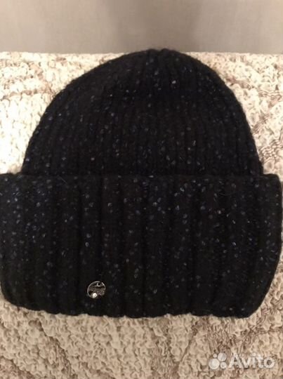 Шапка с обьемным отворотом женская