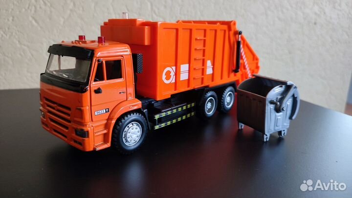 Мусоровоз с баком