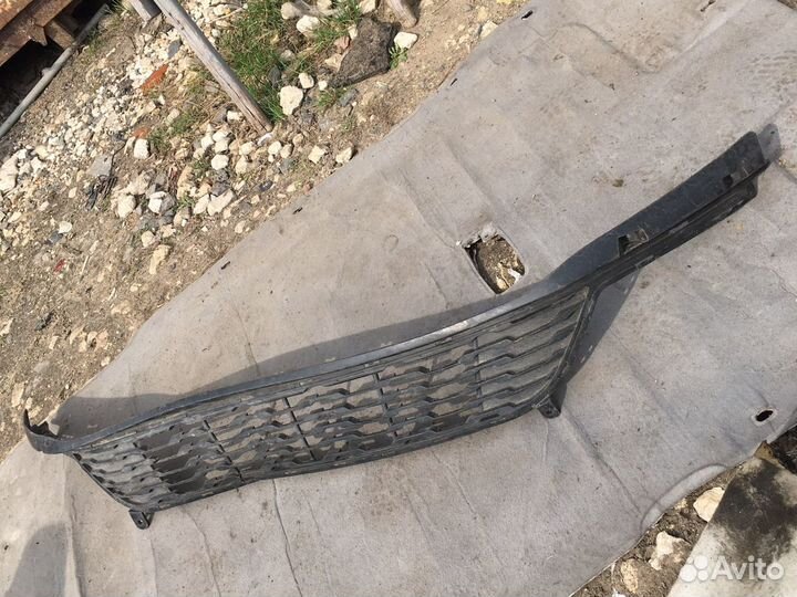 Решетка переднего бампера Kia Rio