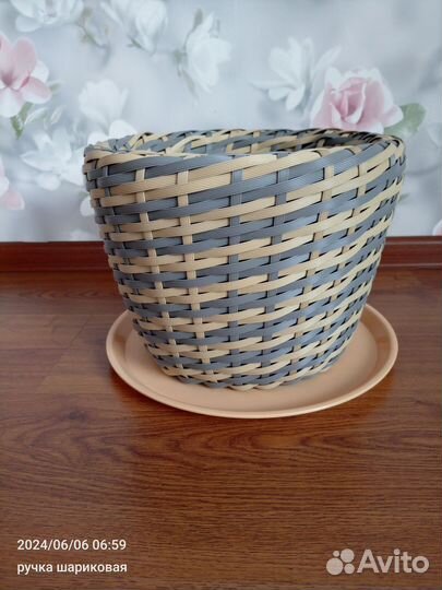 Кашпо из полиротанга с поддоном