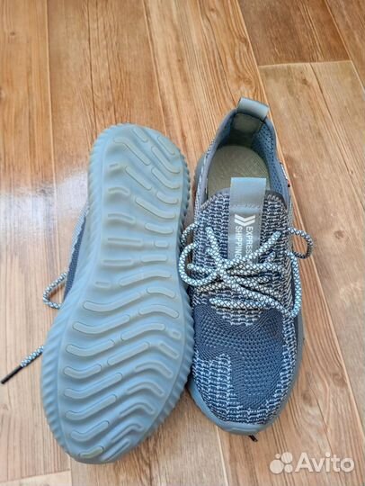 Кроссовки женские