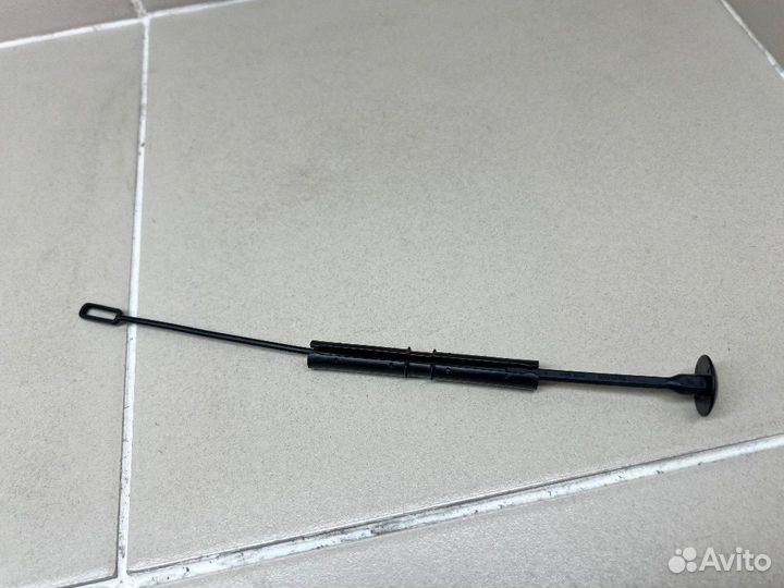 Тросик лючка бензобака Mercedes W204