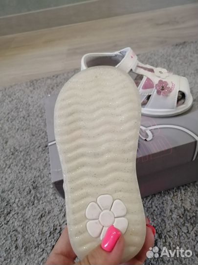 Продам туфли открытые, новые