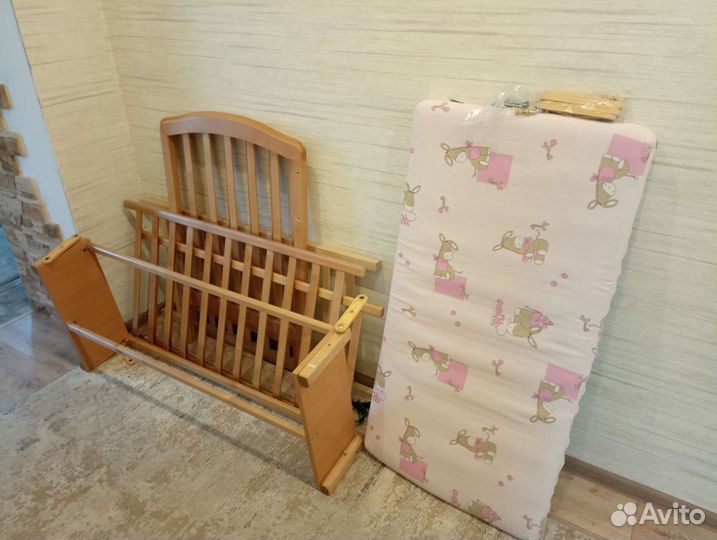 Кровать с маятником детская