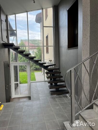 Лестница на металлокаркасе