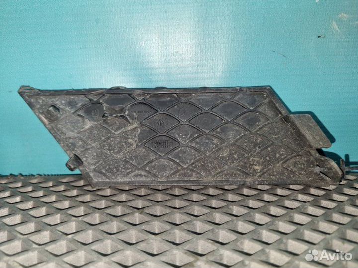 Заглушка буксировочного крюка передняя