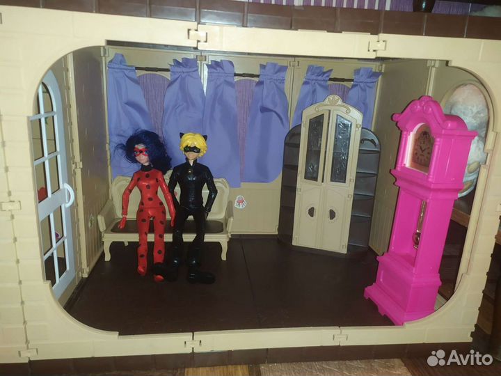 Кукольный домик с мебелью