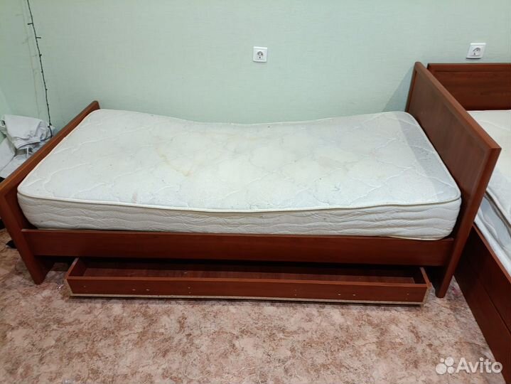 Кровать односпальная с ящиками бу