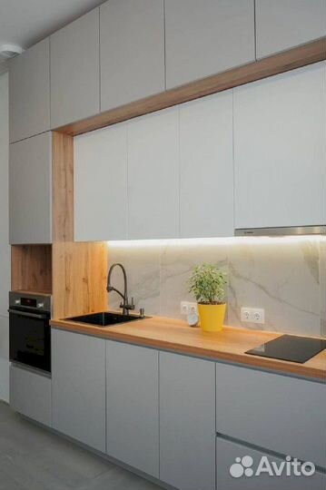 Кухня на заказ под потолок