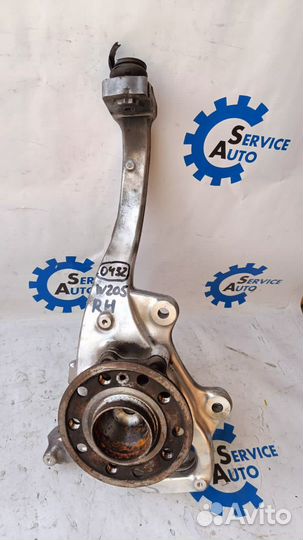 Mercedes W205 14- Цапфа правая передняя 0432