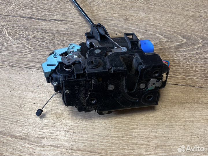 Skoda octavia a5 задний левый замок двери