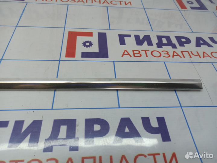 Молдинг стекла заднего левого BMW 6 (E63) 51377008576