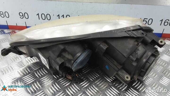 Фара правая Volkswagen Golf 5 2004