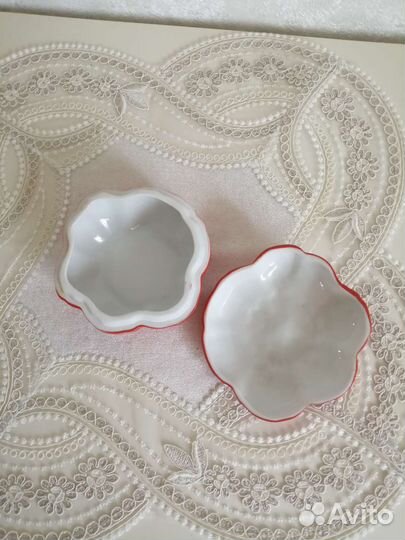 Фарфоровая масленка или шкатулка в виде помидора