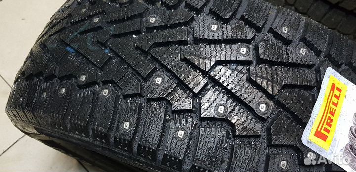 Pirelli Ice Zero 235/55 R17