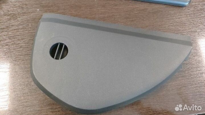 Накладка торпедо правая Skoda Octavia II