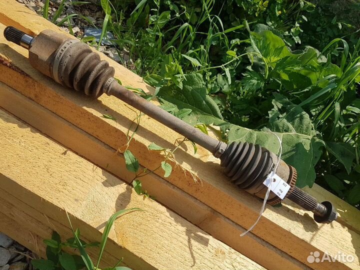 Kia Rio вал приводной левый 495001R000