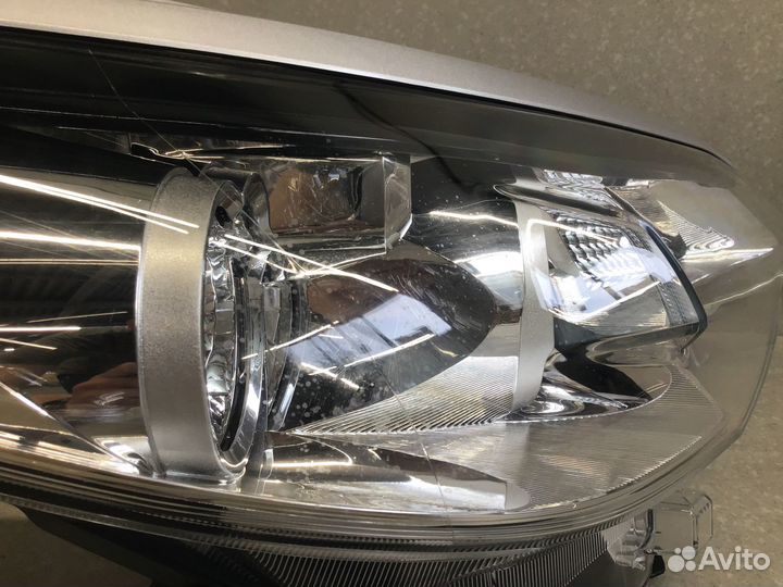 Фара правая Toyota Fortuner 2015