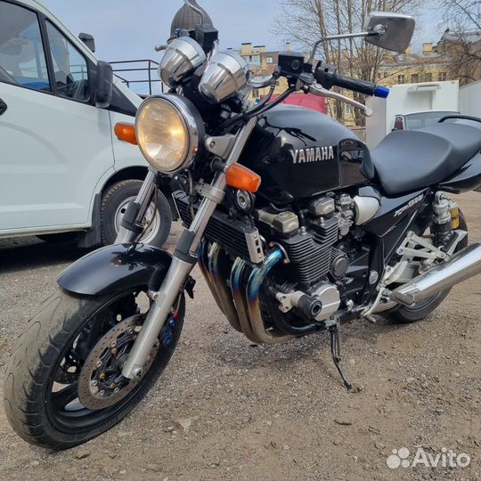 Дорожный мотоцикл Yamaha XJR 1300