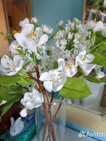 Весенний букет с сиренью из холодного фарфора