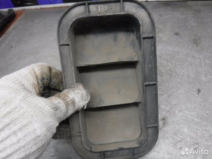 Решетка вентиляционная задняя левая Geely Emgrand