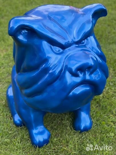 Скульптура собаки бульдог и пантеры