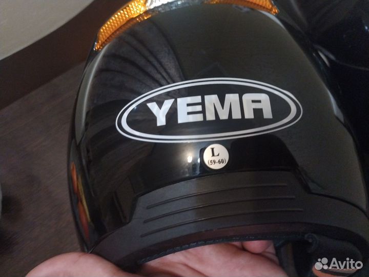 Продам два защитных мотоциклетных шлема