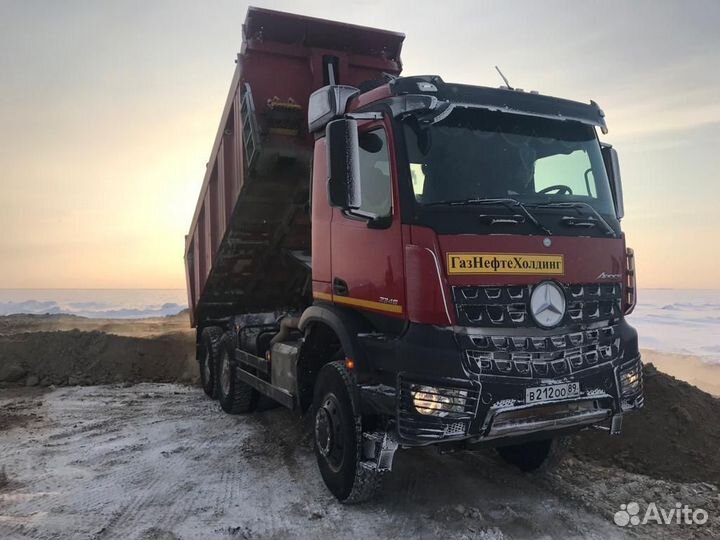 Водитель самосвала