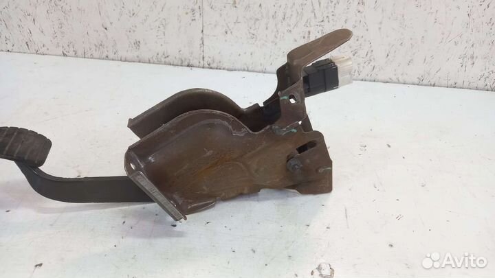 Педаль тормоза в сборе Renault Logan 2