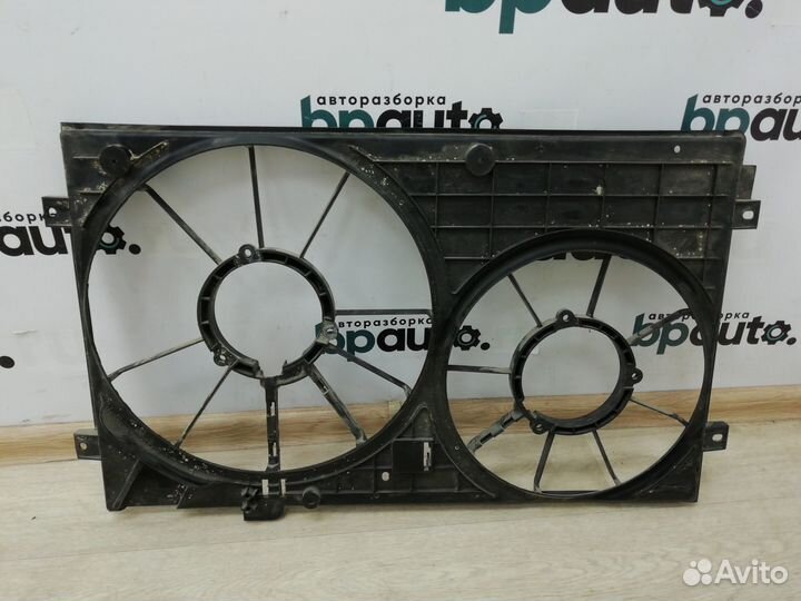 Диффузор кожух вентилятора 1K0 121 207 BB