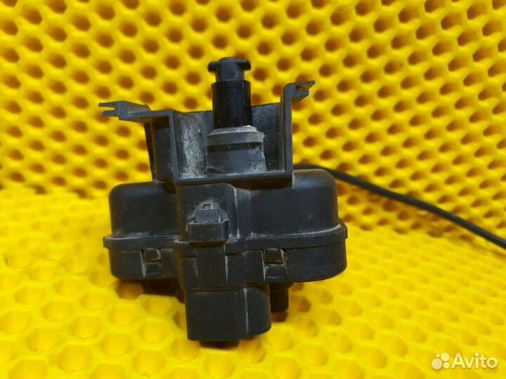 Сервопривод лючка бензобака Skoda Superb лифтбек 2