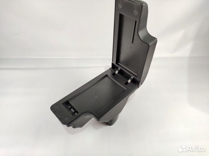 Подлокотник Nissan Juke