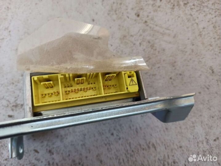 Блок управления airbag Toyota Land Cruiser 100 4.7